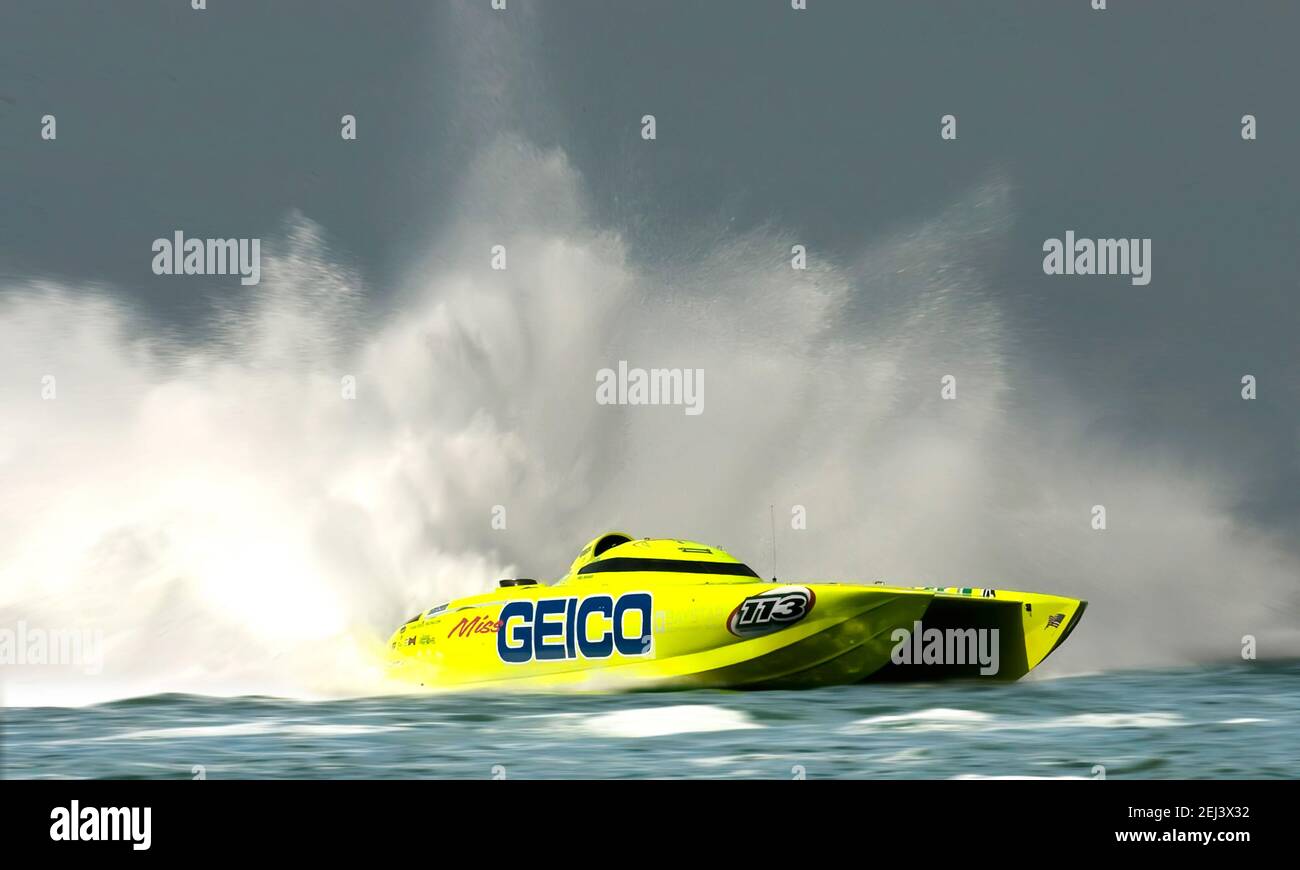 Power Boat Racing Stock Photo Alamy