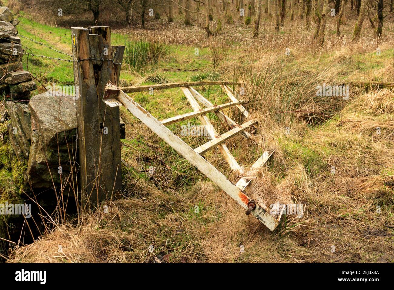 Broken gate hires stock photography and images Alamy