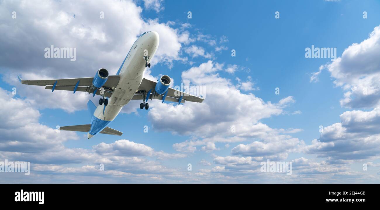 Airplane in sky hi-res stock photography and images - Alamy