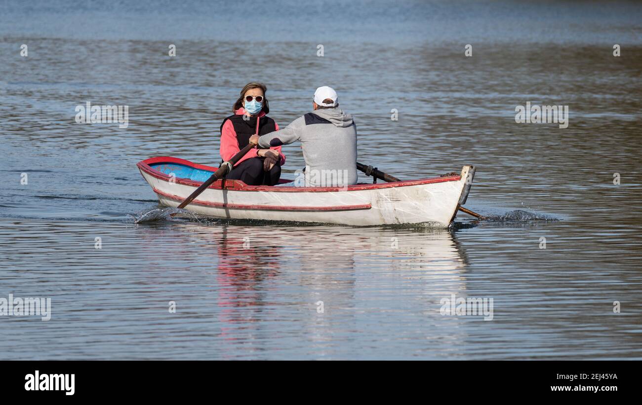 Couple in a row boat hi-res stock photography and images - Alamy