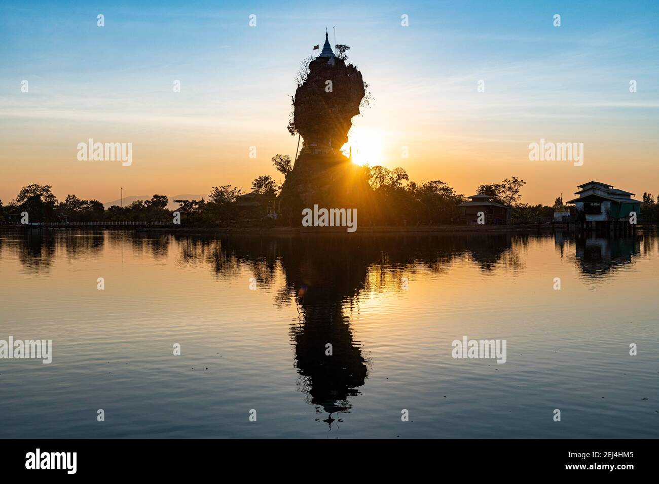 Backlight of the Kyauk Kalap pagoda, Hpa-An, Kayin state, Myanmar Stock Photo