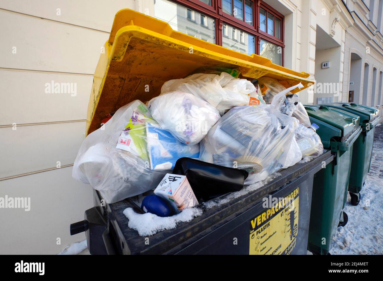 Full garbage can hi-res stock photography and images - Alamy