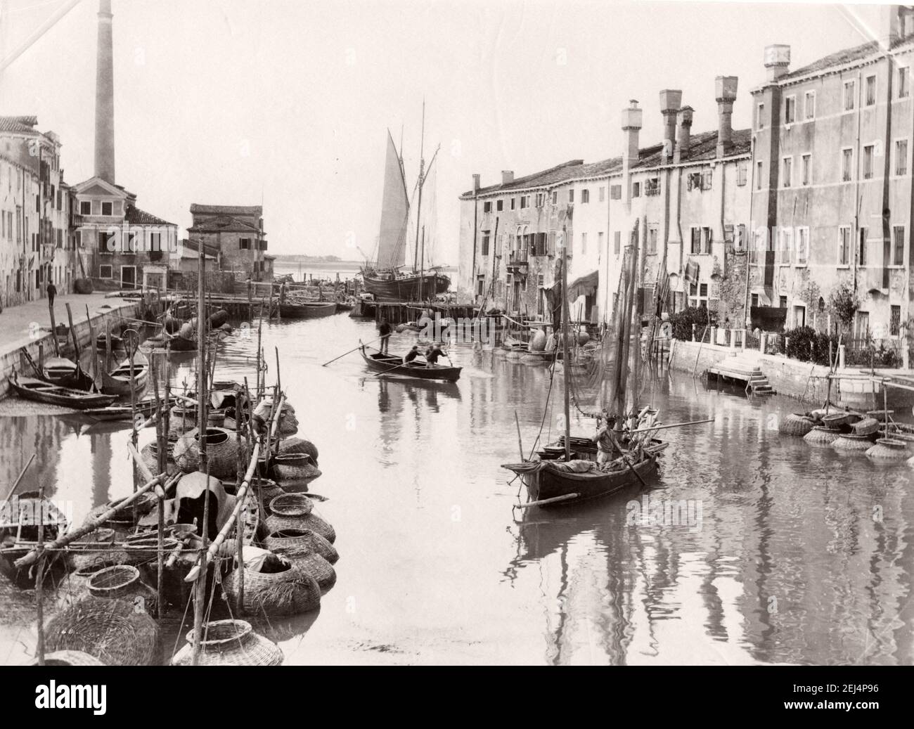 Vintage canal boats hi-res stock photography and images - Alamy