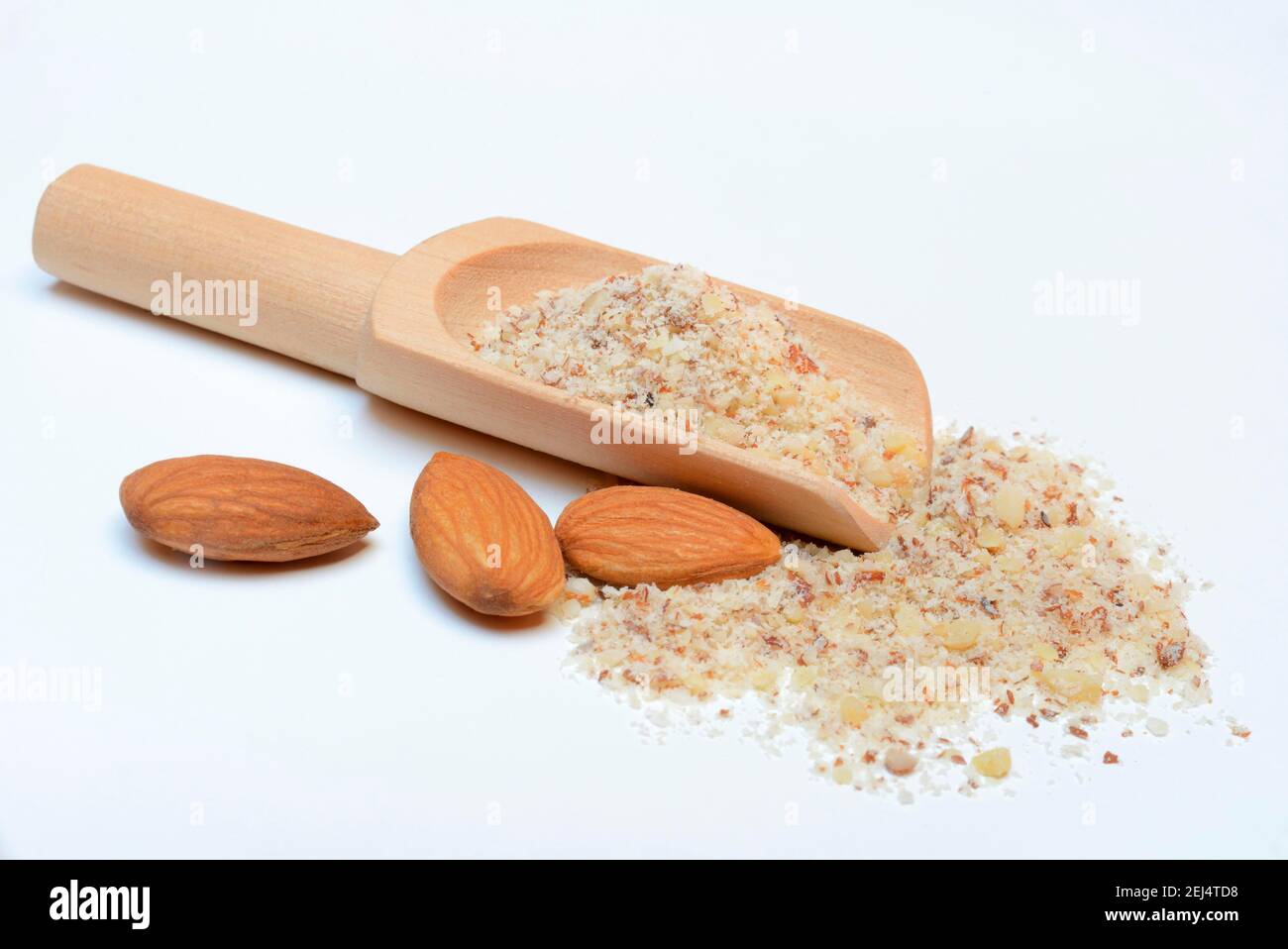Ground almonds, scoop and sweet almonds, almonds with skin ( Prunus