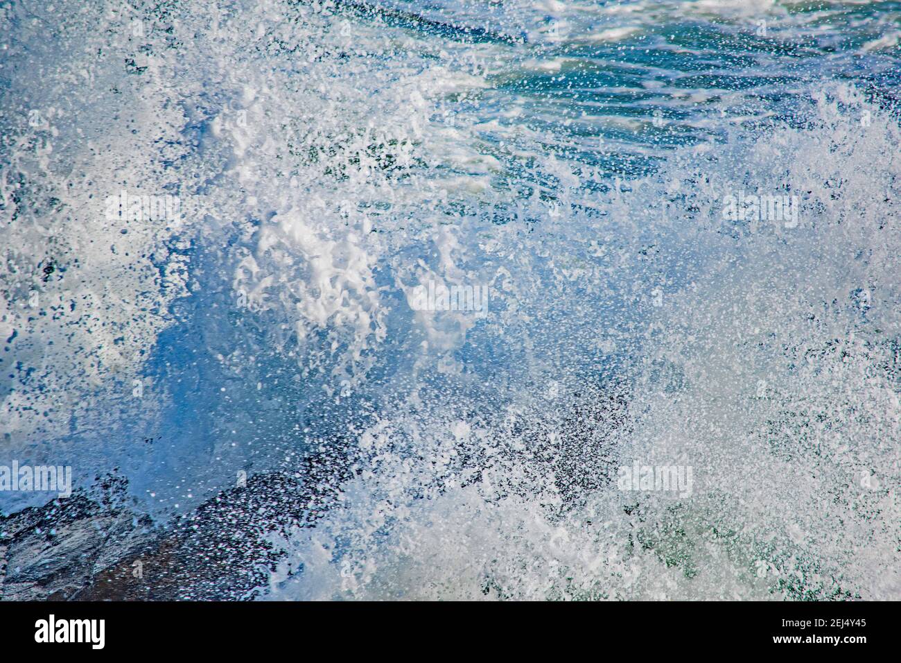 Slow motion scene foamy waves hi-res stock photography and images - Alamy