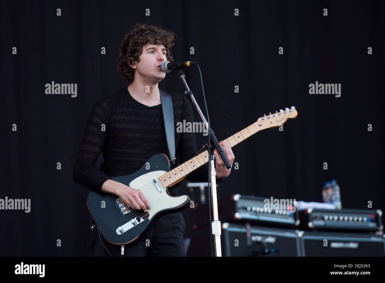 Luke Pritchard of The Kooks performs live on stage on day 3 of the Isle of Wight Festival 2017, Seaclose Park, Isle of Wight. Picture date: Saturday 10th June 2017.  Photo credit should read: © DavidJensen/EMPICS Entertainment Stock Photo