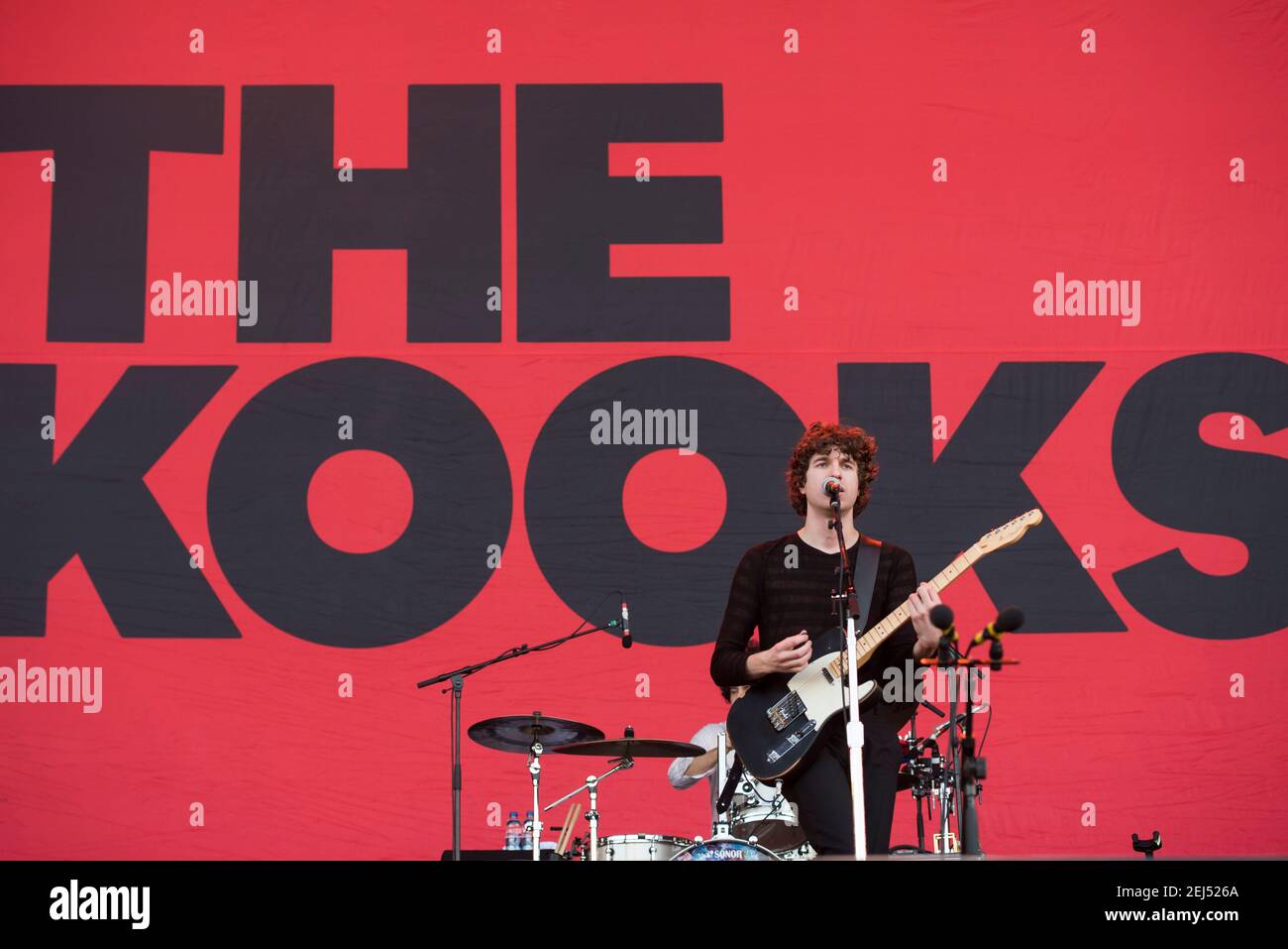 Luke Pritchard of The Kooks performs live on stage on day 3 of the Isle of Wight Festival 2017, Seaclose Park, Isle of Wight. Picture date: Saturday 10th June 2017.  Photo credit should read: © DavidJensen Stock Photo