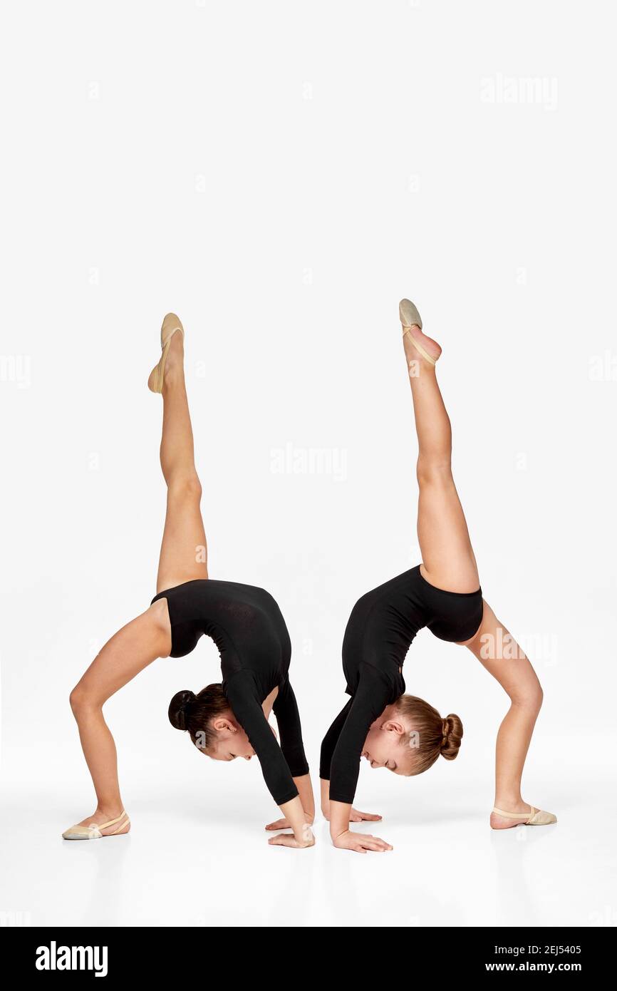 These Gorgeous Yoga Poses Will Blow Your Mind | Couples yoga poses, Partner  yoga poses, Couples yoga