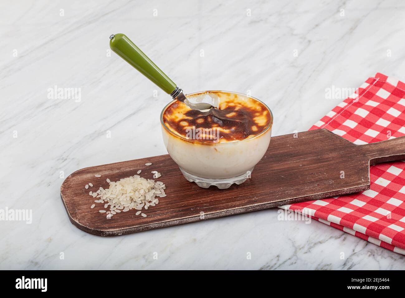 traditional-turkish-oven-rice-pudding-in-a-glass-bowl-marble
