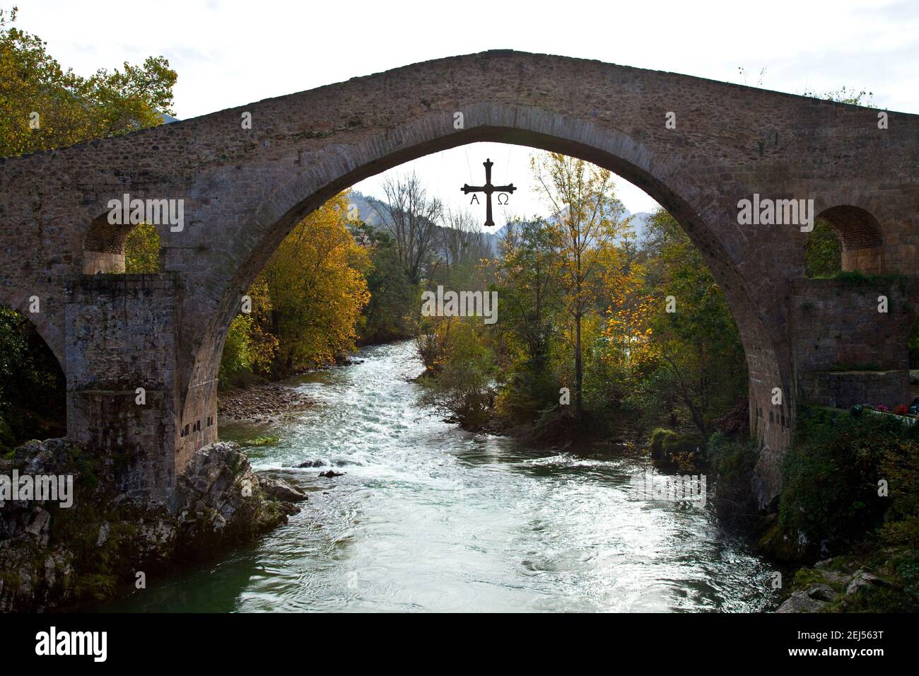 Puente Romano, Río Sella, Cangas de Onís, Parque Nacional Picos de