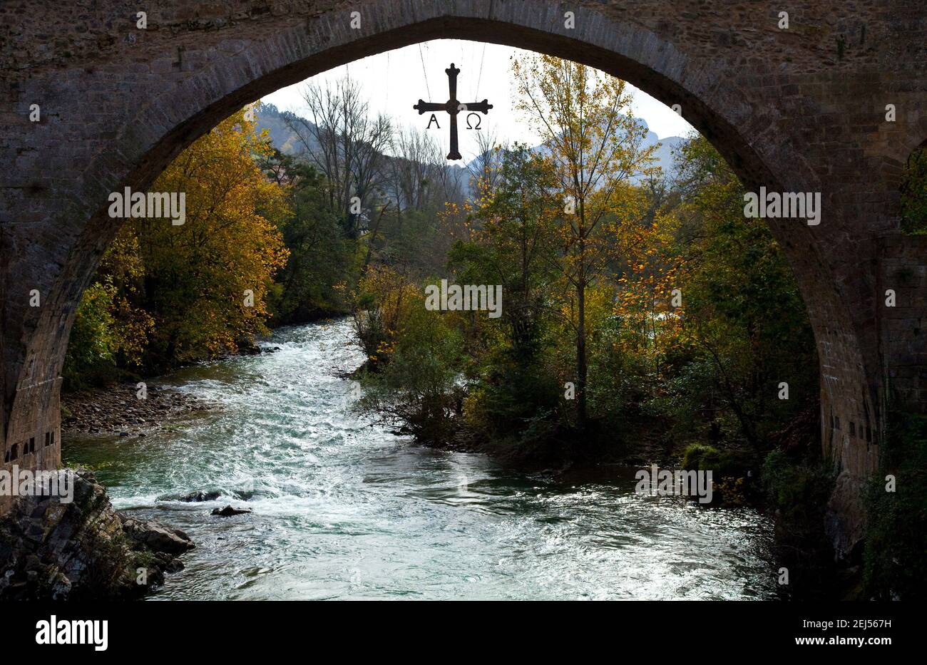 Puente Romano, Río Sella, Cangas de Onís, Parque Nacional Picos de