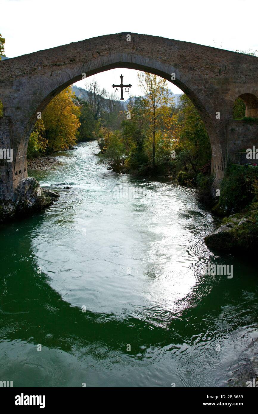 Puente Romano, Río Sella, Cangas de Onís, Parque Nacional Picos de