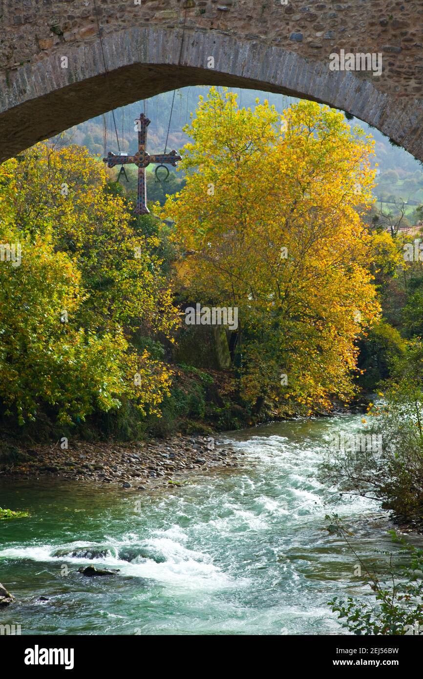 Puente Romano, Río Sella, Cangas de Onís, Parque Nacional Picos de