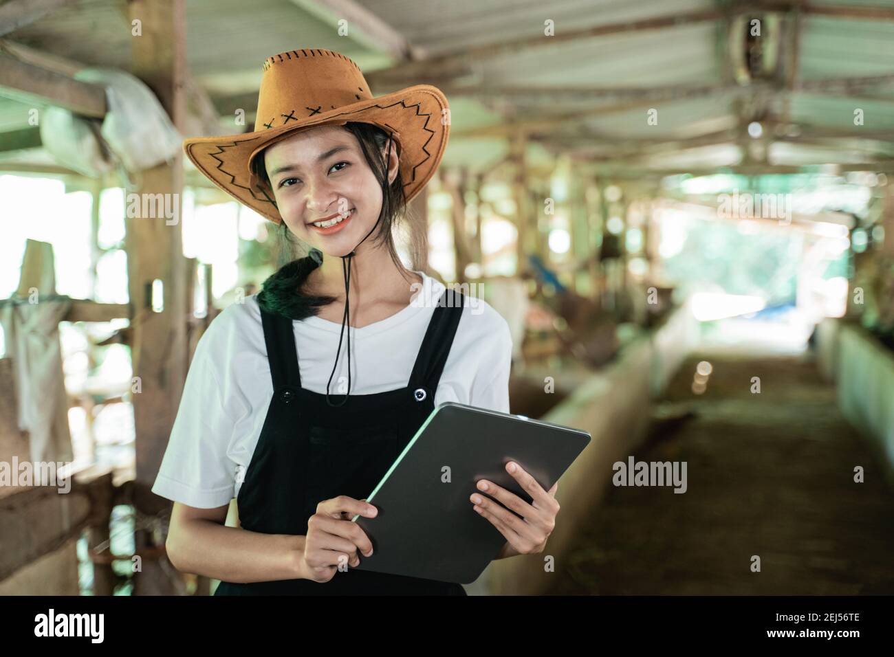 Asian woman wearing cowboy hat hi-res stock photography and images - Alamy