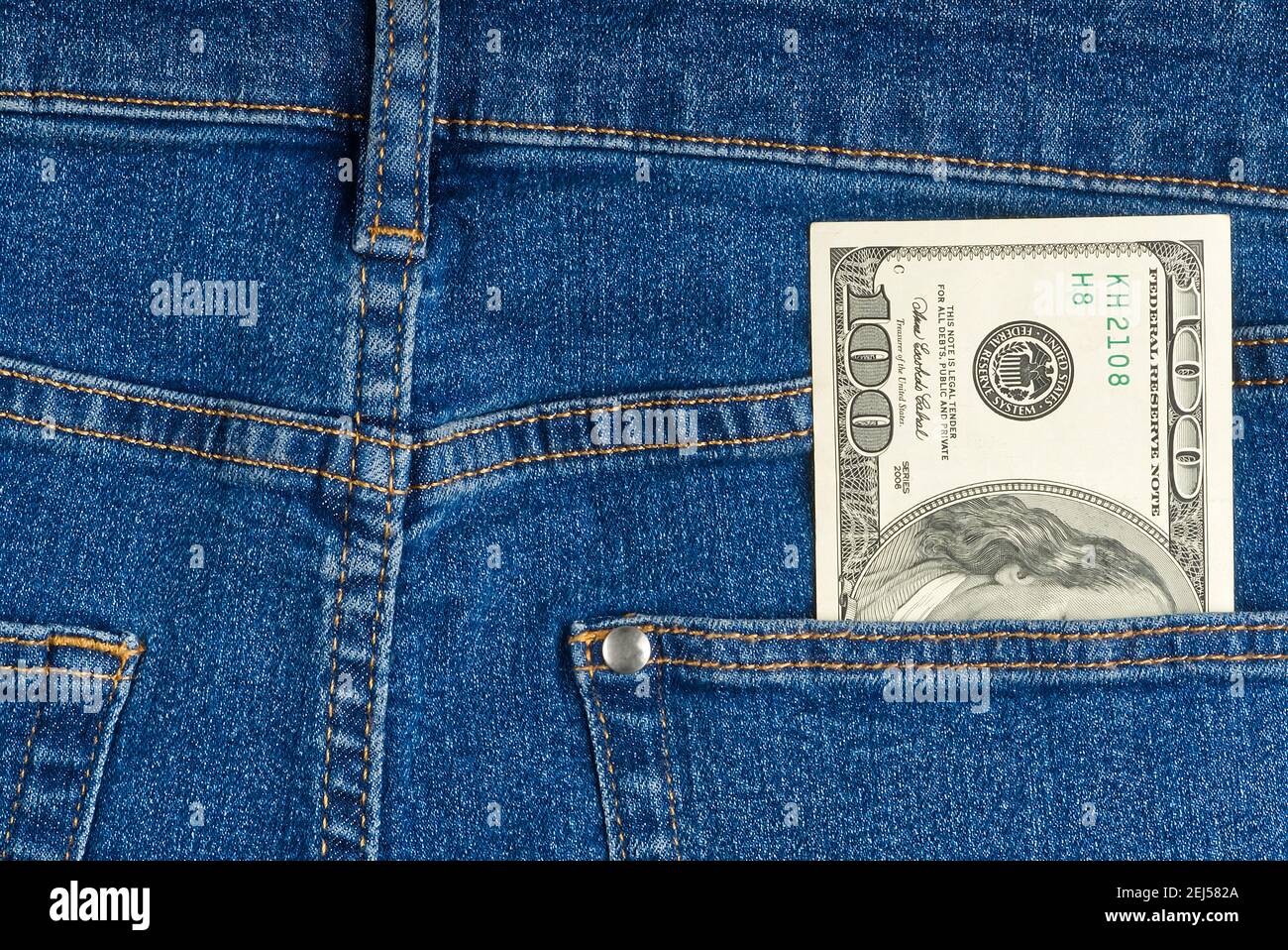 one hundred dollar note in the back pocket of blue jeans. dollar bills in  jeans pocket Stock Photo - Alamy