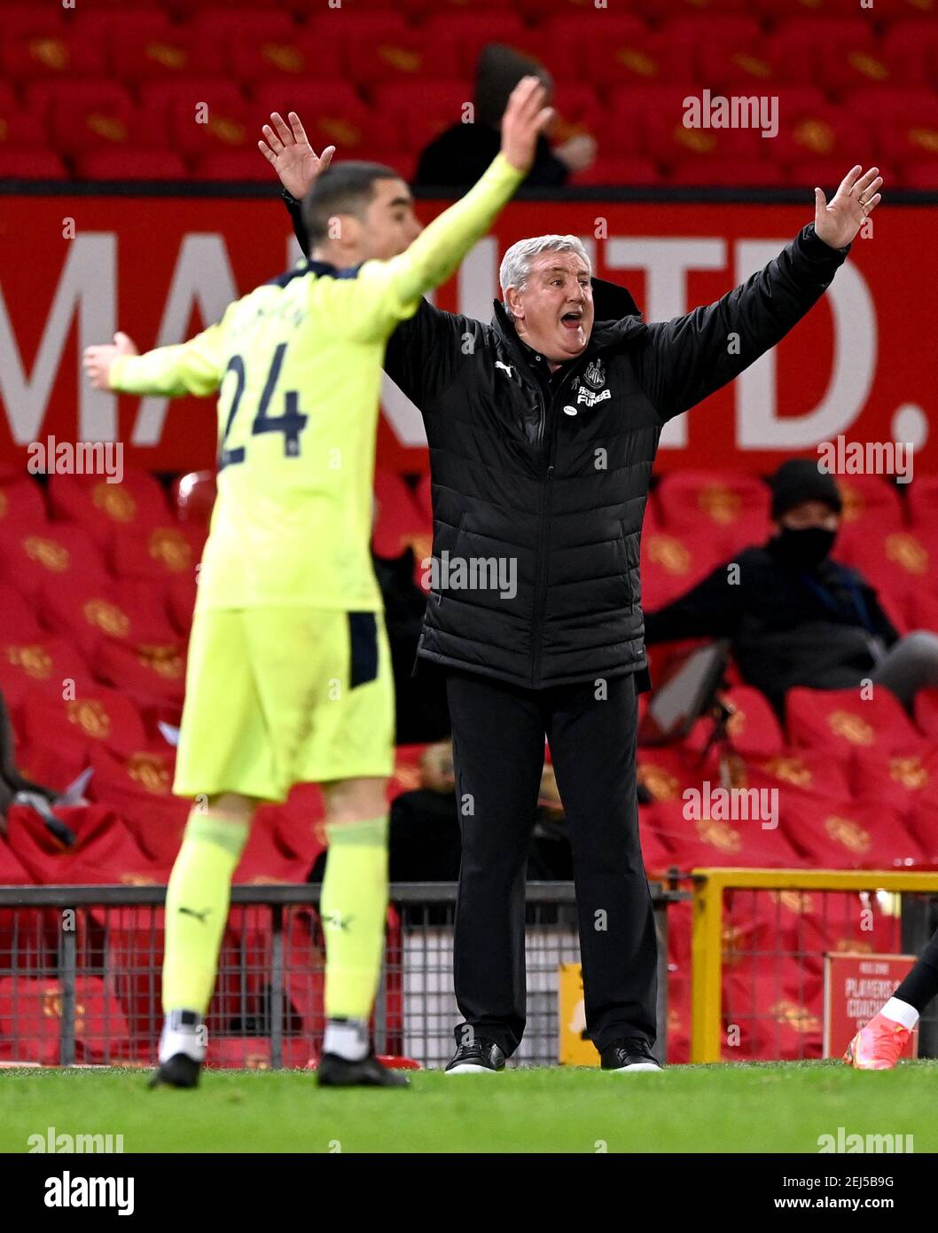 Newcastle United manager Steve Bruce gestures on the touchline during the Premier League match at Old Trafford, Manchester. Picture date: Sunday February 21, 2021. Stock Photo