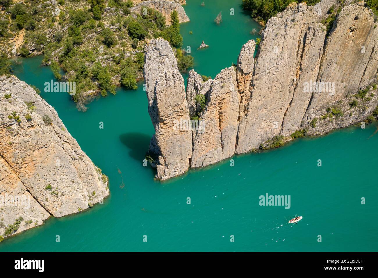 Aerial views of the cliffs of 'Muralla de Finestres', also called 'Roques de la Vila' in summer (Aragon, Spain, Pyrenees) Stock Photo