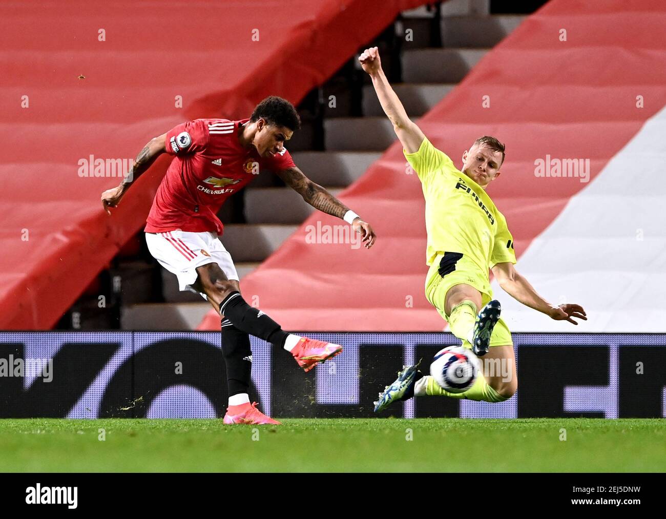 Manchester United's Marcus Rashford (left) scores their side's first goal of the game during the Premier League match at Old Trafford, Manchester. Picture date: Sunday February 21, 2021. Stock Photo
