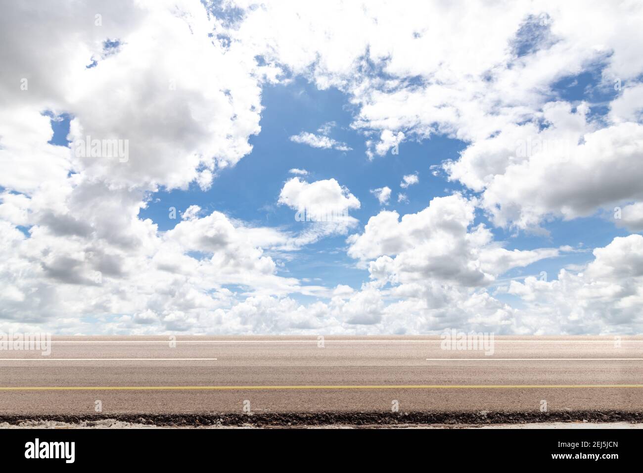Empty street detail hi-res stock photography and images - Alamy