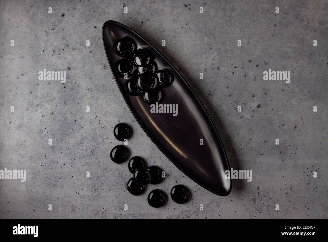 Black shiny floor hi-res stock photography and images - Alamy