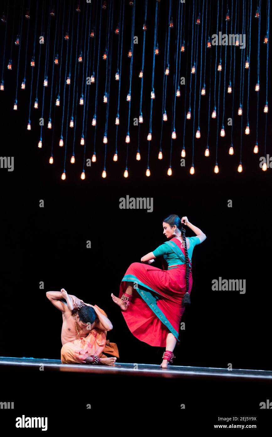 Renjith Babu and Neha Mondal Chakravarty perform An Evening of Bharatanatyam as part of the Darbar Festival at Sadler's Wells London. Picture date: Friday 23rdNovember 2018. Photo credit should read: David Jensen Stock Photo