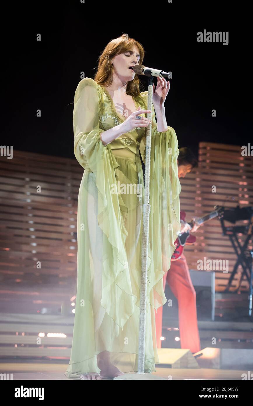 Florence Welch of Florence and The Machine performs live on stage at the O2  Arena Greenwich, London. Picture date: Thursday 22nd November 2018. Photo  credit should read: David Jensen Stock Photo - Alamy