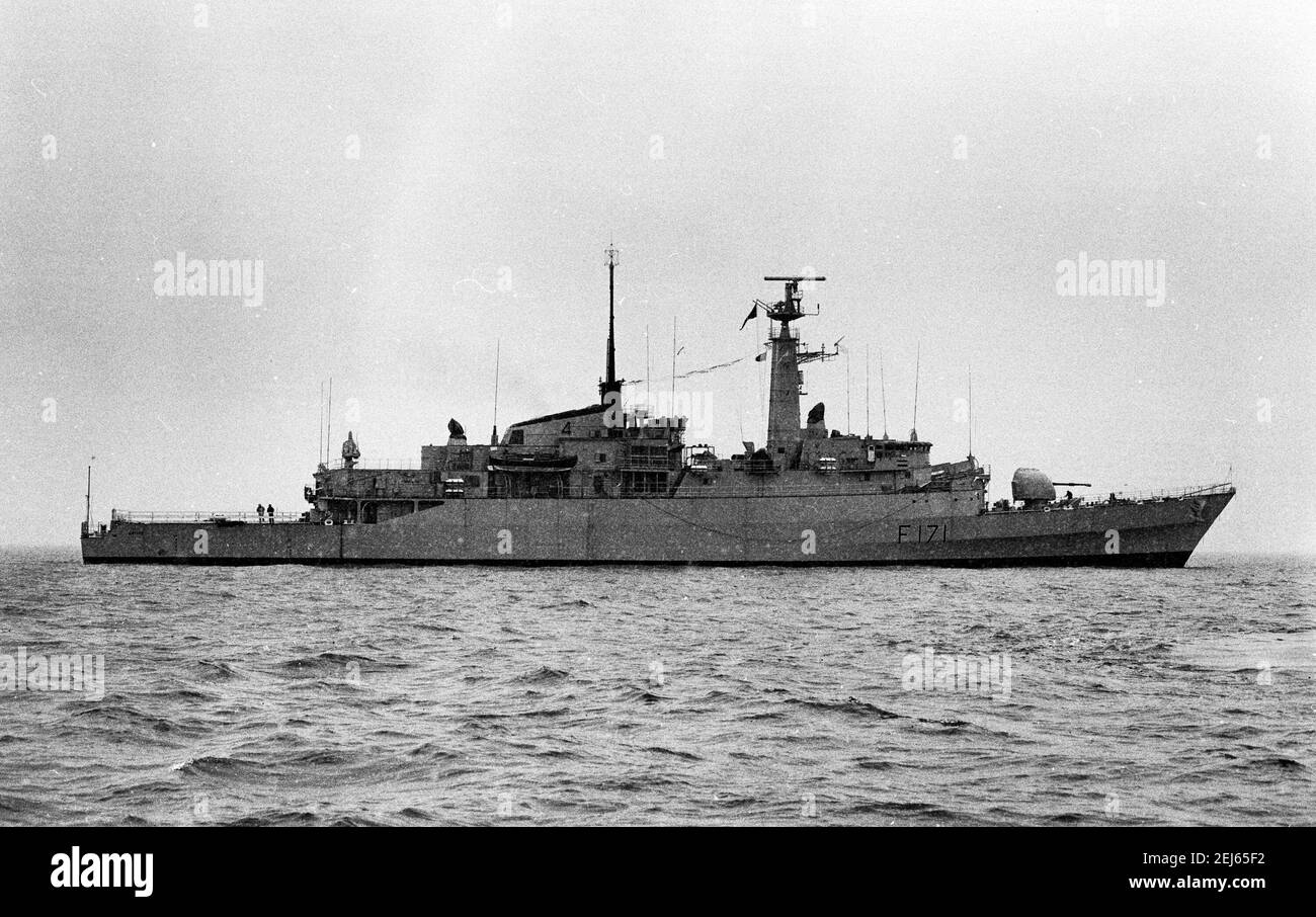 AJAXNETPHOTO. 1977. ENGLISH CHANNEL. NEW FRIGATE HMS ACTIVE ON TRIALS IN THE CHANNEL. HMS ACTIVE TOOK PART IN THE RE-TAKING OF THE FALKLAND ISLANDS FOLLOWING THE ARGENTINE INVASION AS A MEMBER OF THE BRISTOL GROUP SUPPORTING VARIOUS ACTIONS SHELLING ENEMY POSITIONS.  PHOTO:VT COLLECTION/AJXNETPHOTO.COM REF:HDD NA VT ACTIVE 14A Stock Photo