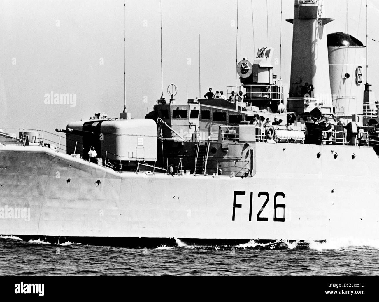 AJAXNETPHOTO. 1975. PORTSMOUTH, ENGLAND - FRIGATE HMS PLYMOUTH AT SEA. ROTHESAY CLASS FRIGATE BUILT AT DEVONPORT DOCKYARD 1959. IN 1982, PLYMOUTH WAS ONE OF FIRST BRITISH WARSHIPS TO ARRIVE IN SOUTH ATLANTIC DURING THE FALKLANDS ISLANDS CONFLICT, TAKING PART IN RECAPTURE OF SOUTH GEORGIA DURING OPERATION PARAQUET.  PHOTO:JONATHAN EASTLAND/AJAX REF:1975 NA F126 Stock Photo
