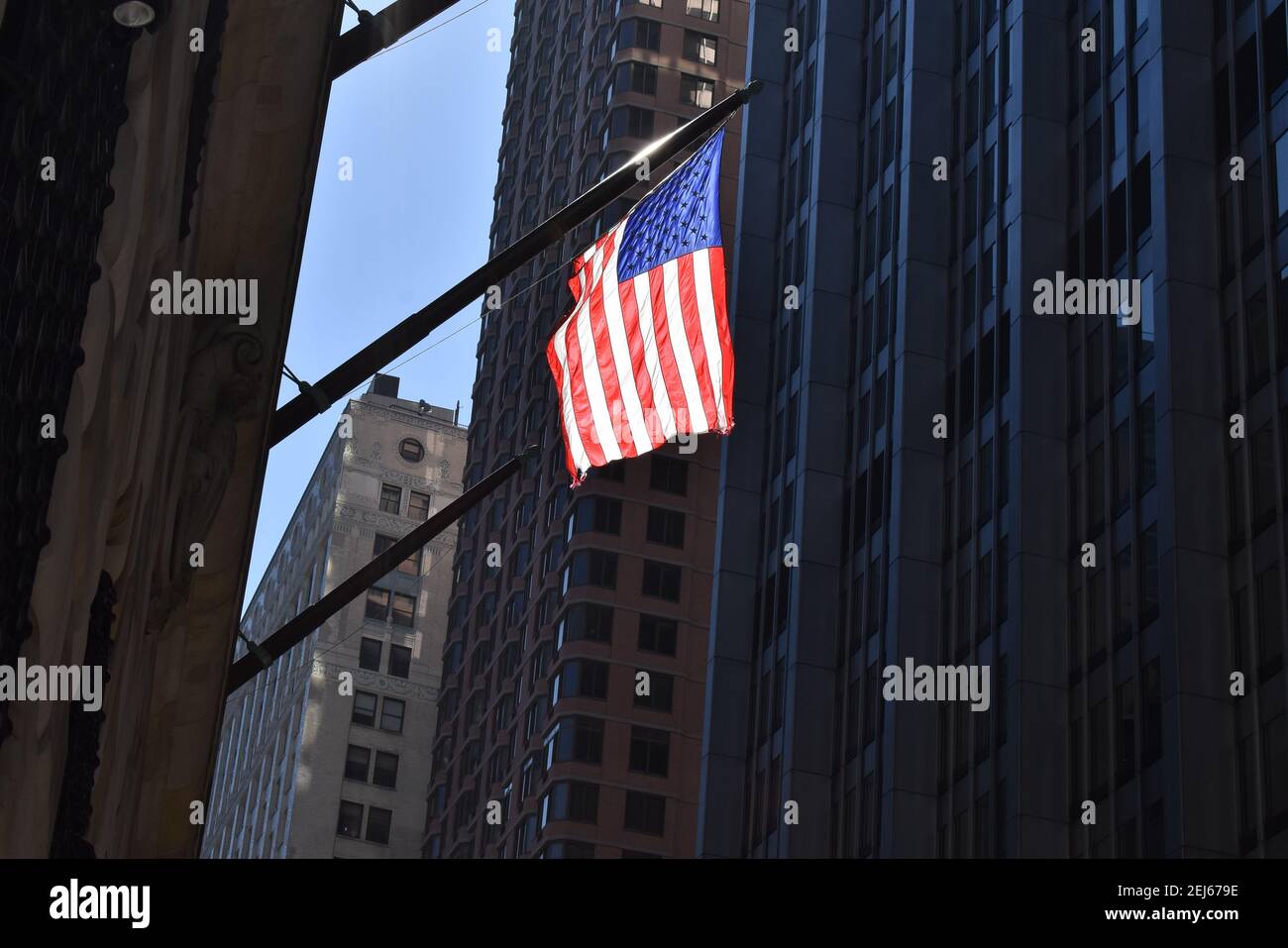Sunlight hitting american flag hires stock photography and images Alamy