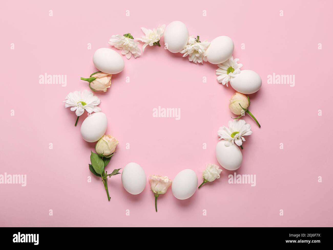 Beautiful Easter composition with eggs and spring flowers on color ...