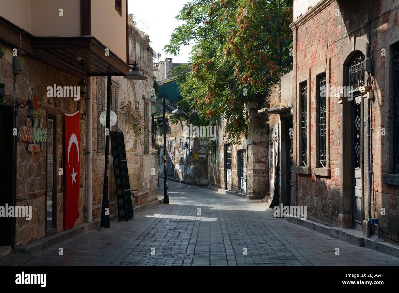 Empty side street hi-res stock photography and images - Alamy