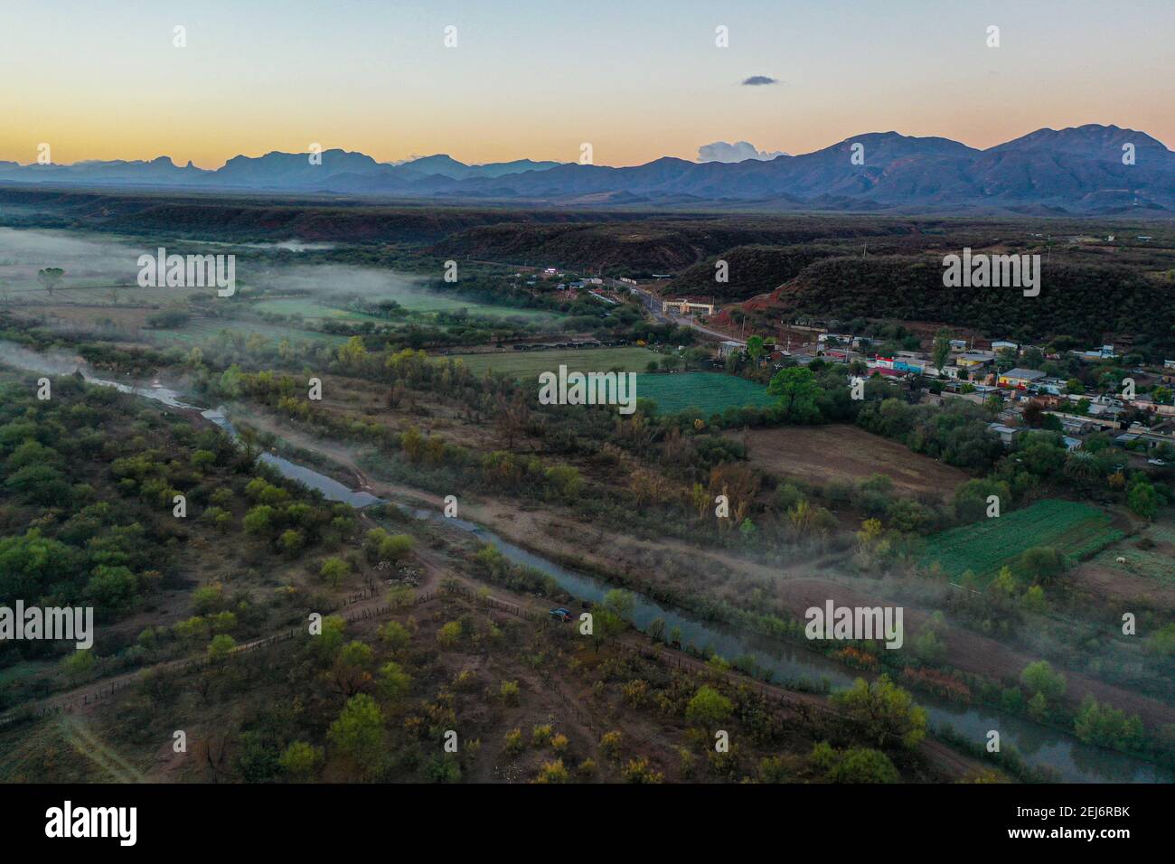 Tierra de siembra hi-res stock photography and images - Alamy