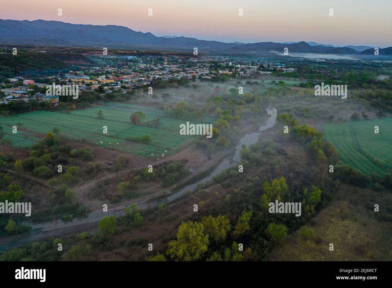 Tierra de siembra hi-res stock photography and images - Alamy
