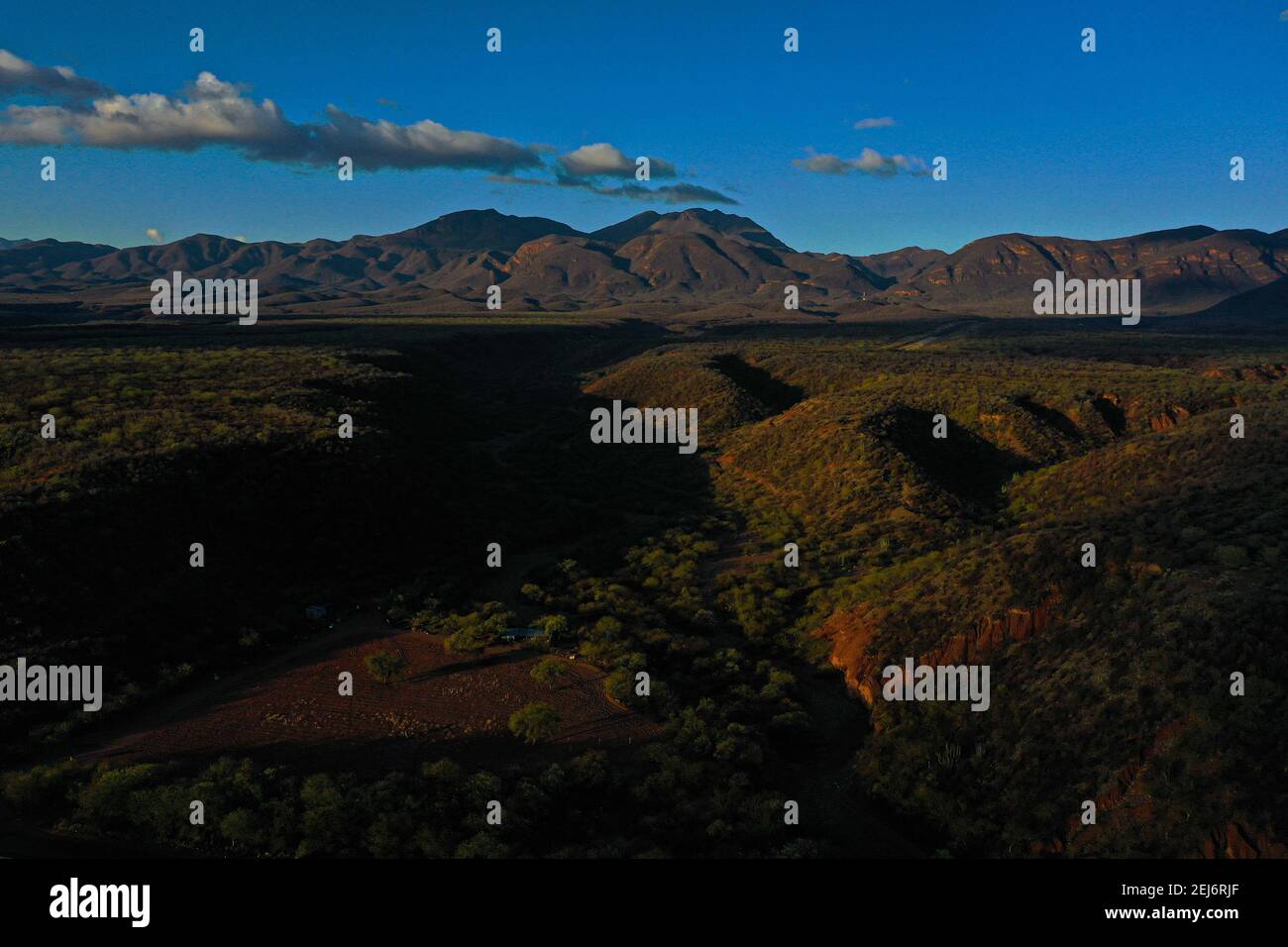 Tierra de siembra hi-res stock photography and images - Alamy