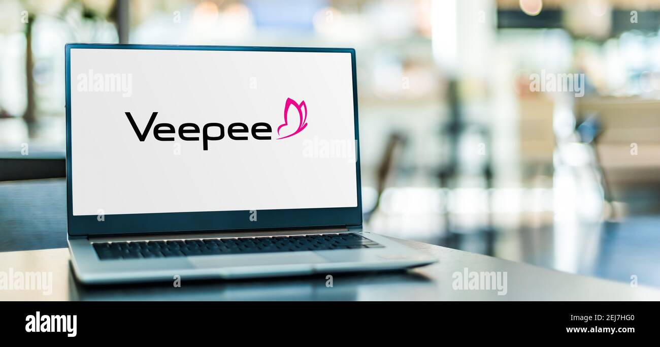 POZNAN, POL - NOV 12, 2020: Laptop computer displaying logo of Veepee, a French retailer company that sells products through online flash sales Stock Photo