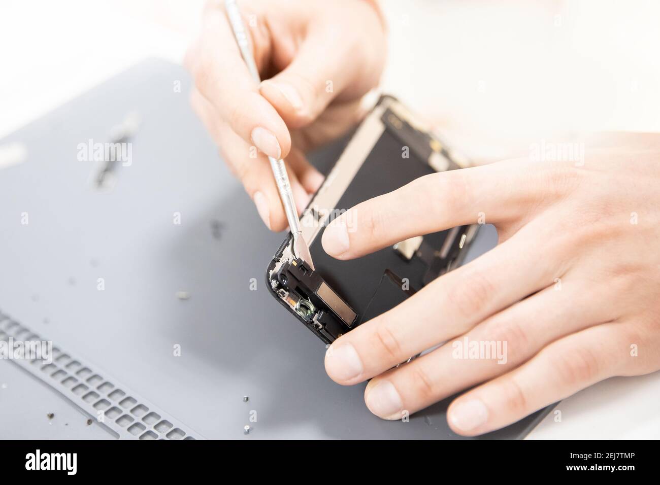 A closer look at Fixing Damaged Cell Phone Chip Repair