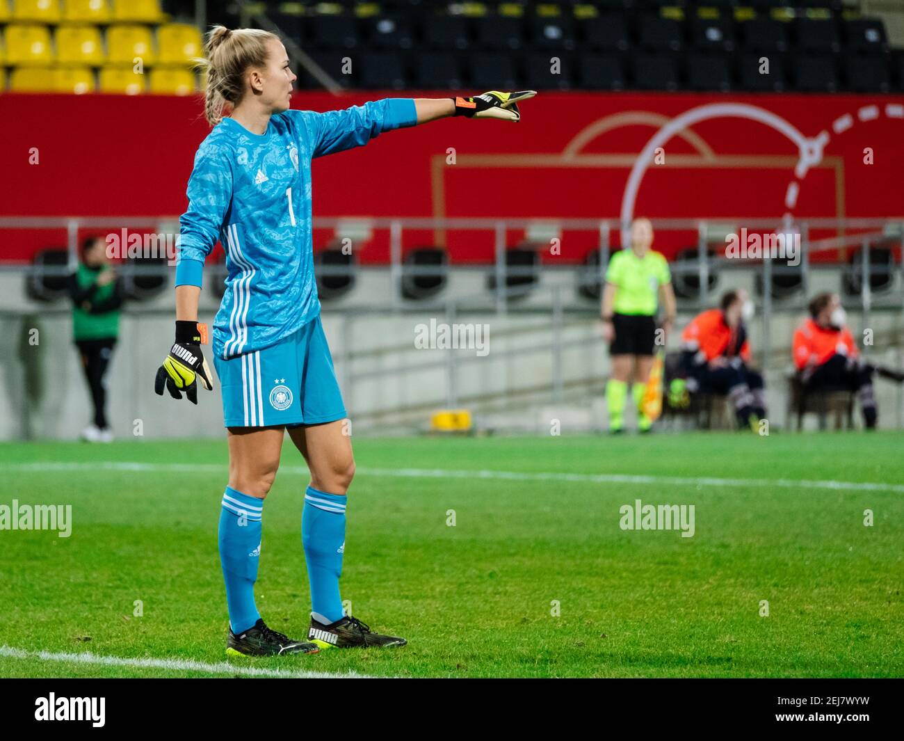 Aachen, Germany . 21st Feb, 2021. Goalkeeper Merle Frohms ((#1 Germany)  gestures during the Three Nations.One Goal cup between Germany and Belgium  at the Tivoli stadium in Aachen, Germany. Credit: SPP Sport