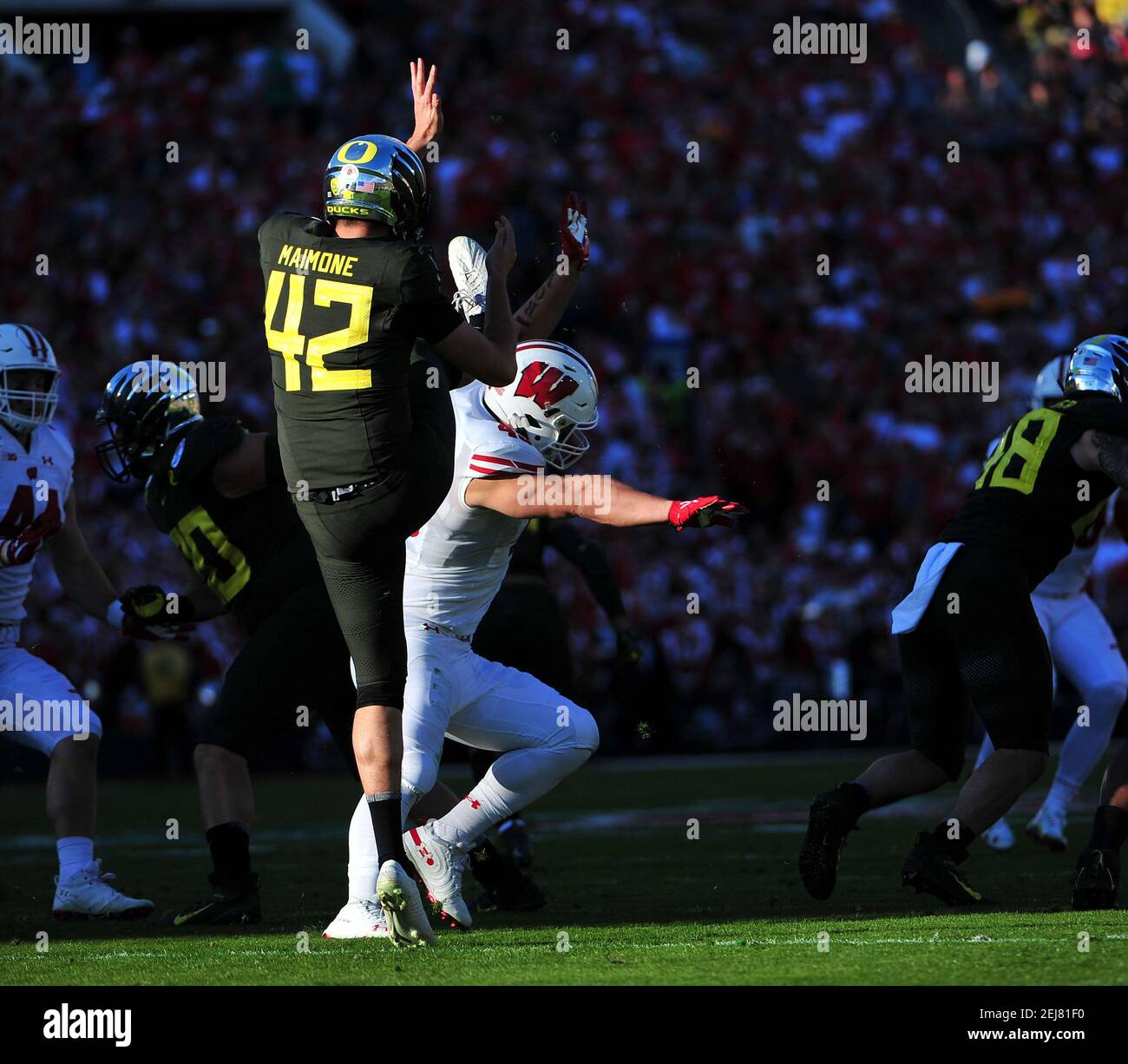 January 01, 2020: Oregon Ducks safety Nick Pickett #16 during the 2019 Rose  Bowl game between the Oregon Ducks and the Wisconsin Badgers at the Rose  Bowl Stadium in Pasadena, CA. John