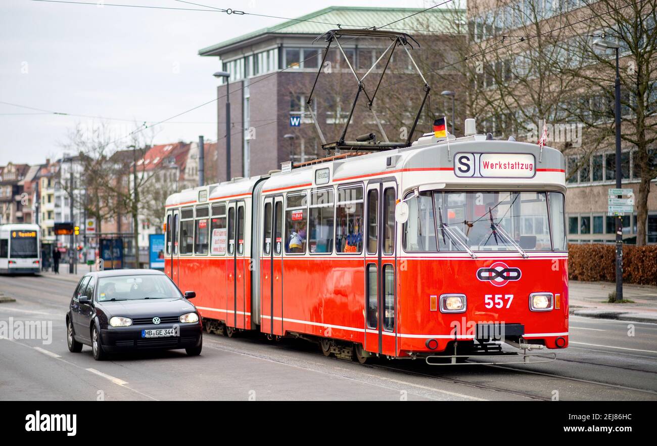 Bremen, Germany. 16th Jan, 2021. A historic tram of the Bremer Straßenbahn AG (BSAG) is on the Wilhelm-Kaisen-Brücke in the city centre. Credit: Hauke-Christian Dittrich/dpa/Alamy Live News Stock Photo