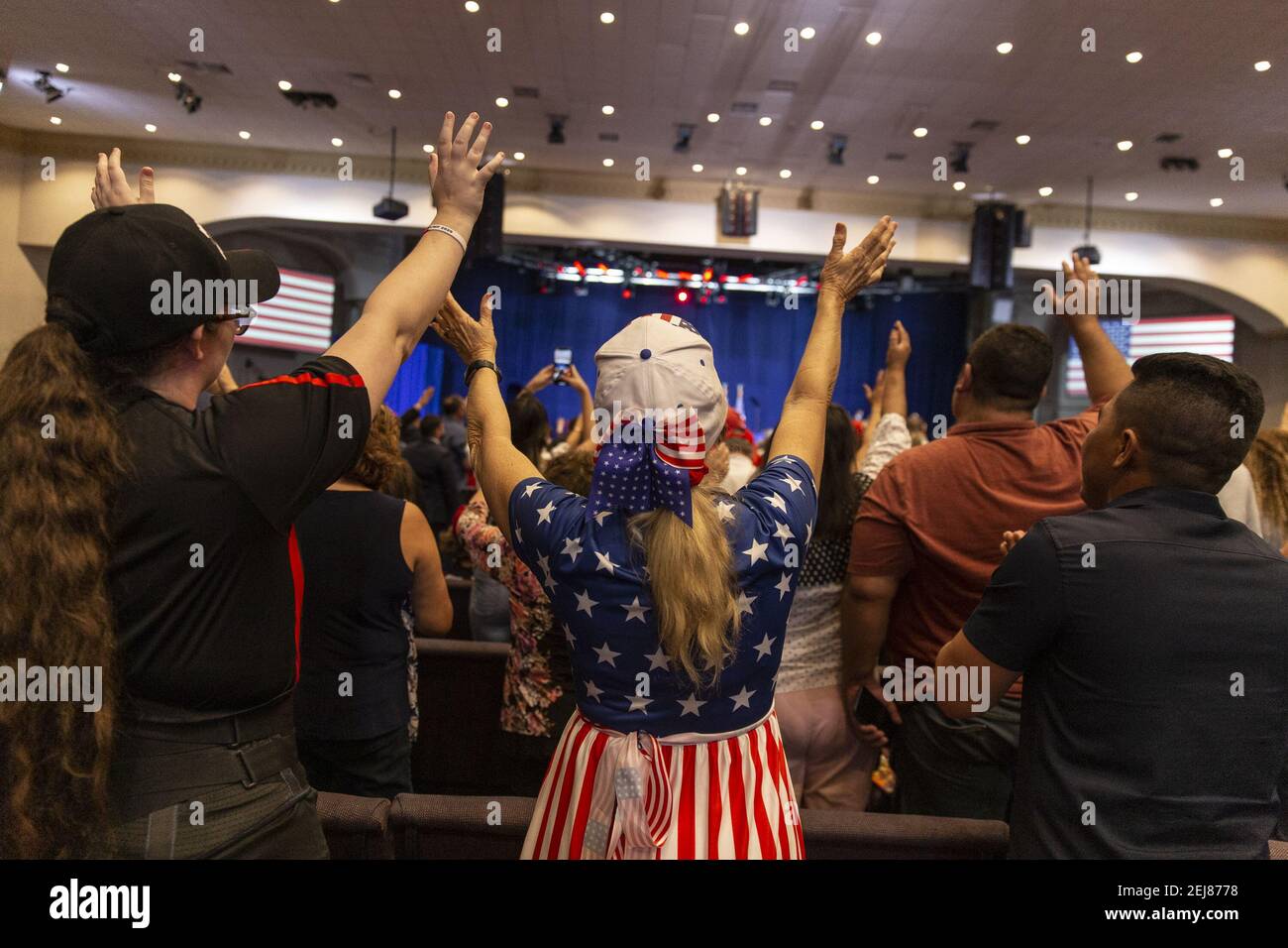 Attendees of the Evangelicals For Trump rally pray and sing along to ...