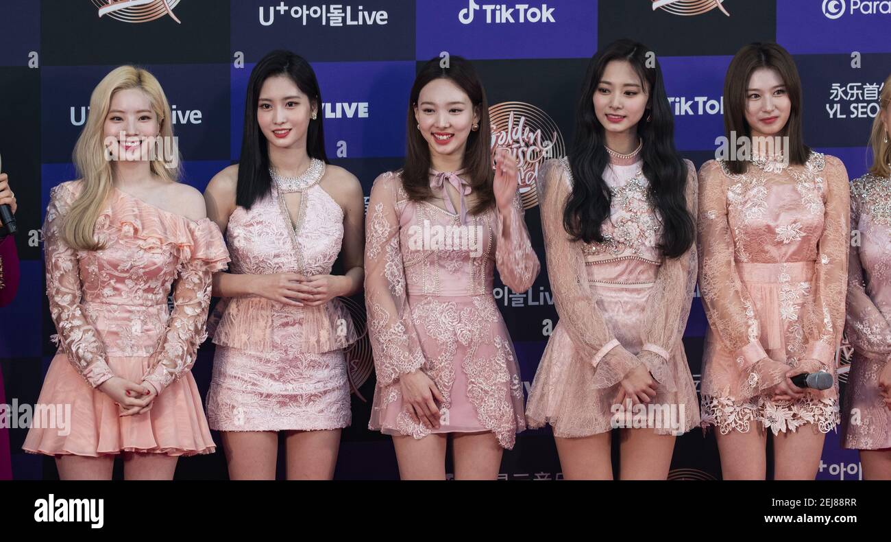 4 January Seoul South Korea L To R South Korean Vocal Dayeon Japanese Singer Momo South Korean Nayeon Taiwanese Singer Tzuyu And Japanese Singer Sana Members Of The K Pop