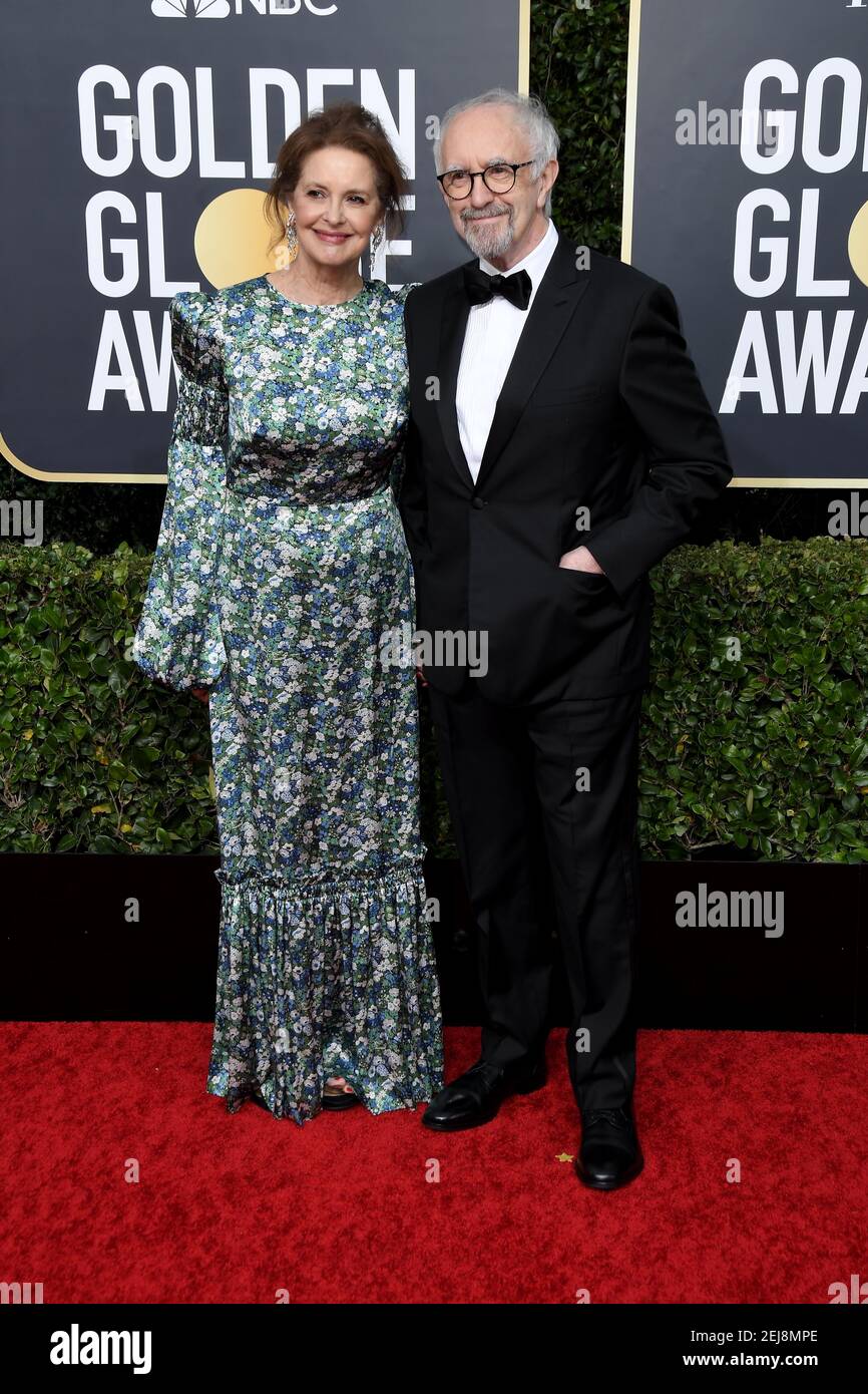 Jonathan Pryce arrives at the 77th Golden Globe Awards held at The