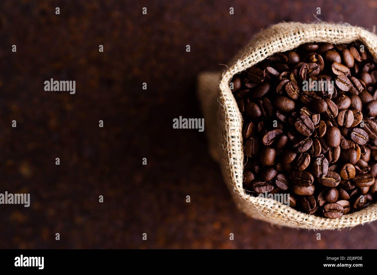 Roasted coffee beans background. Top view Stock Photo - Alamy