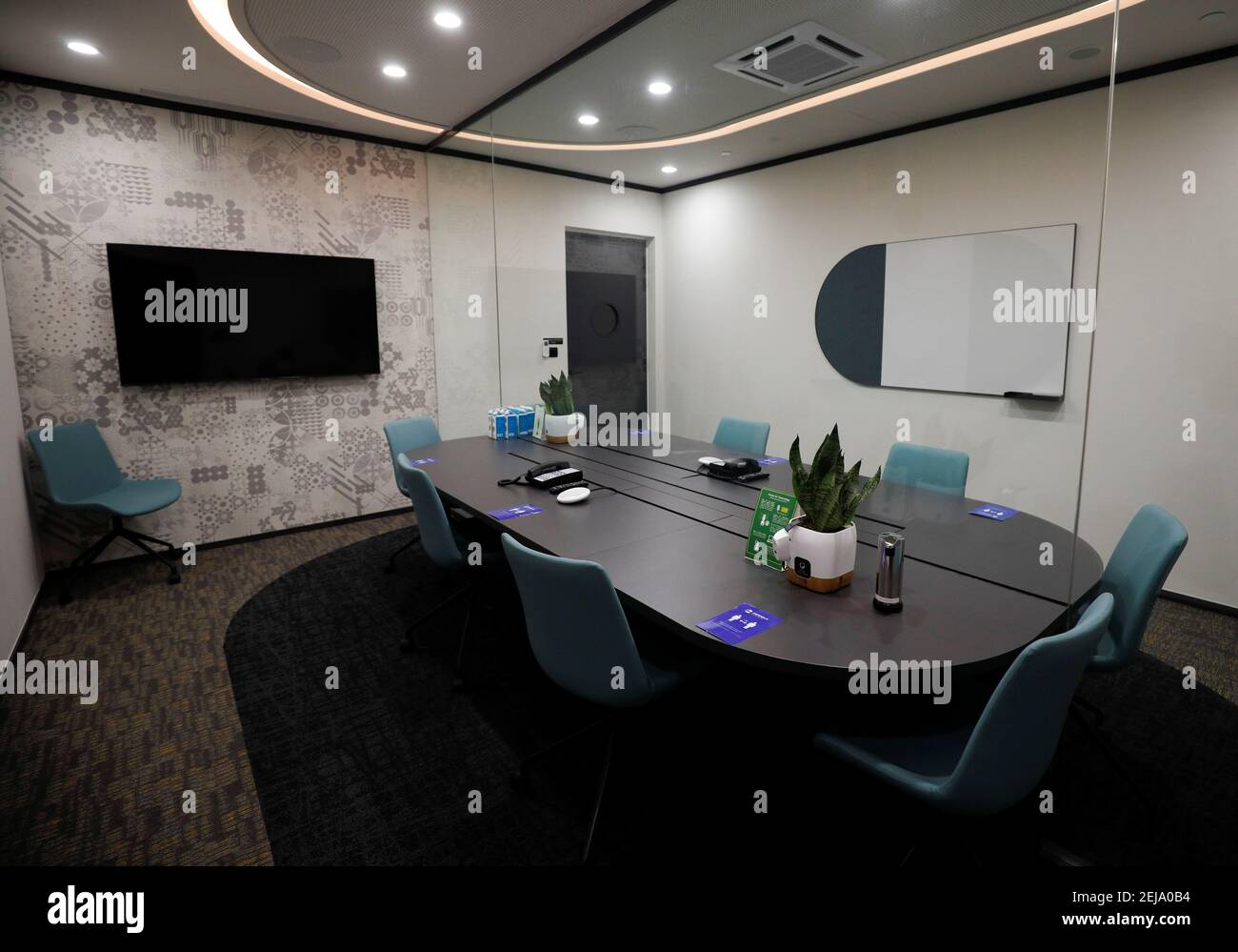 A View Of A Meeting Room Outfitted With Airtight Glass Panels At Short Stay Facility Connect Changi A Complex Of Hotel Rooms And Meeting Halls Near The Airport Which Will Welcome Business Bubble Travellers