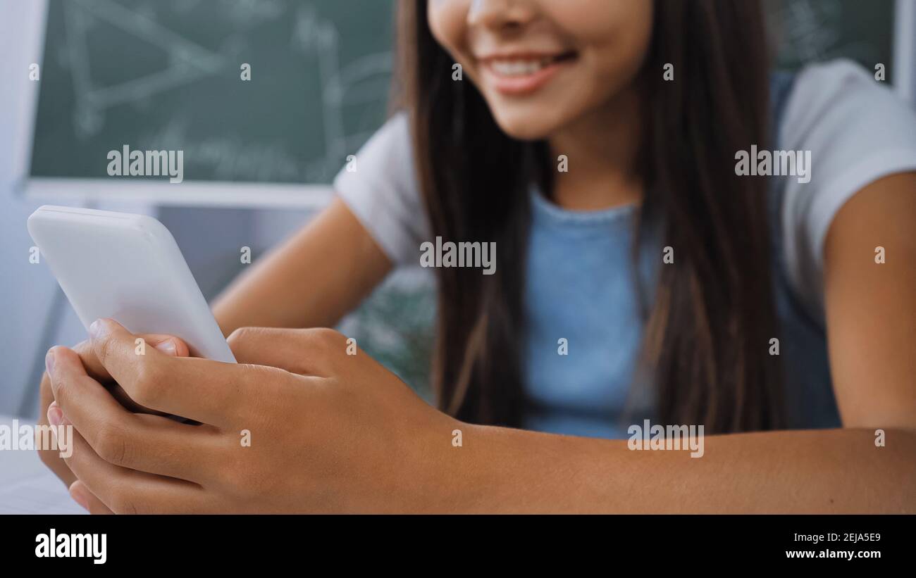 Preteen girl mobile smartphone typing hi-res stock photography and ...