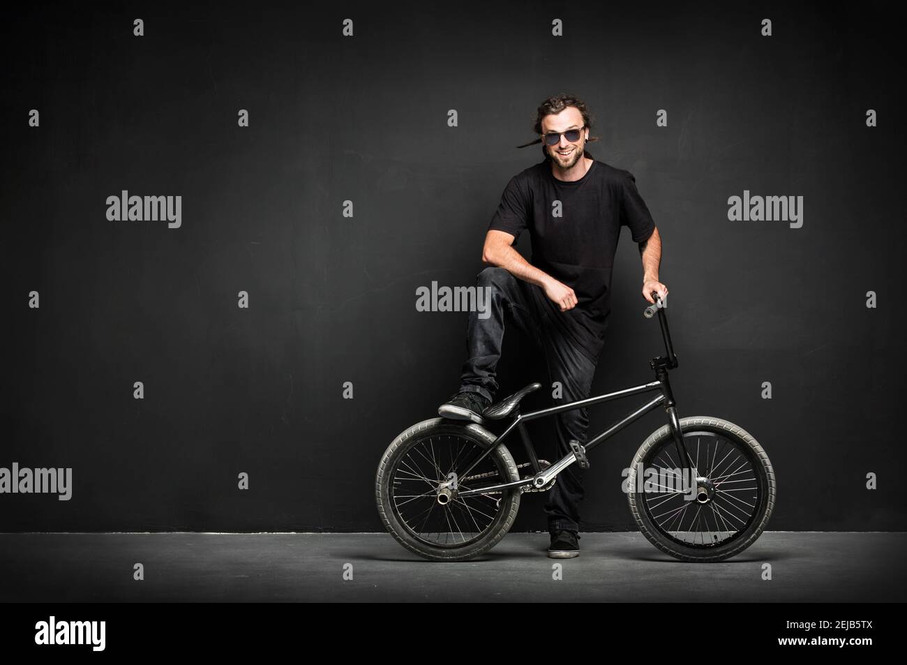 Stand bmx hi-res stock photography and images - Alamy