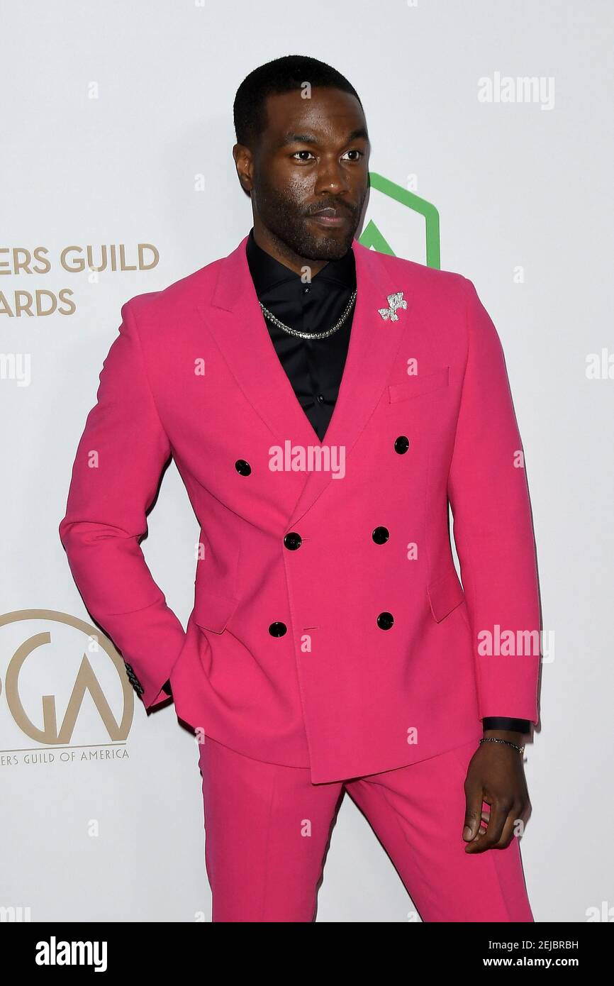 yahya-abdul-mateen-ii-walks-the-carpet-at-the-31th-annual-producers
