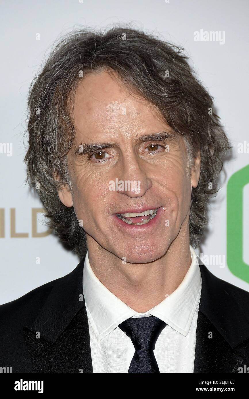 Jay Roach walks the carpet at the 31th Annual Producers Guild Awards