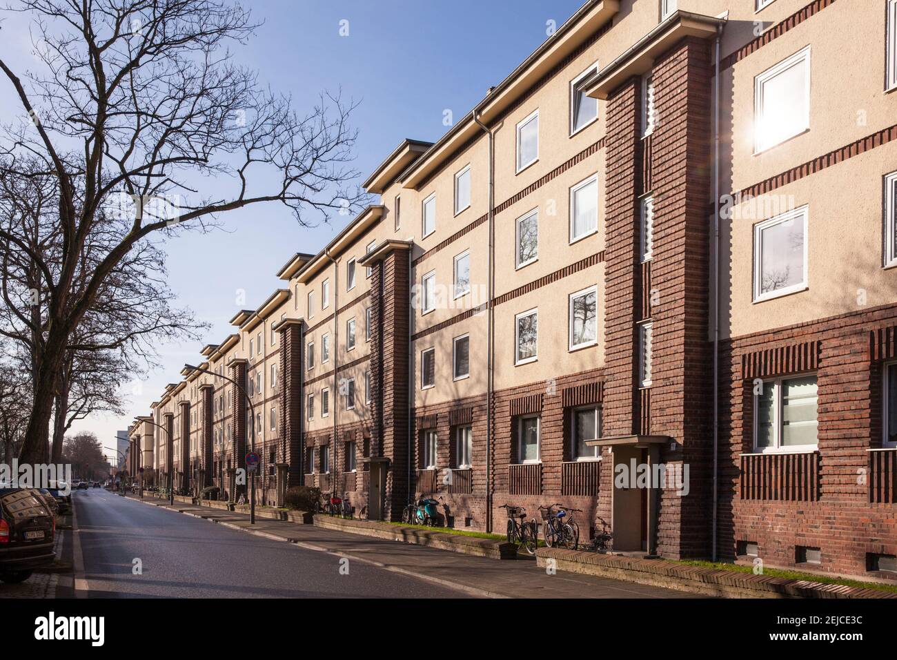 residential buildings of the Koeln-Sued eG housing cooperative on Vorgebirgsstrasse in the Zollstock district, Cologne, Germany.  Wohngebaeude der Woh Stock Photo