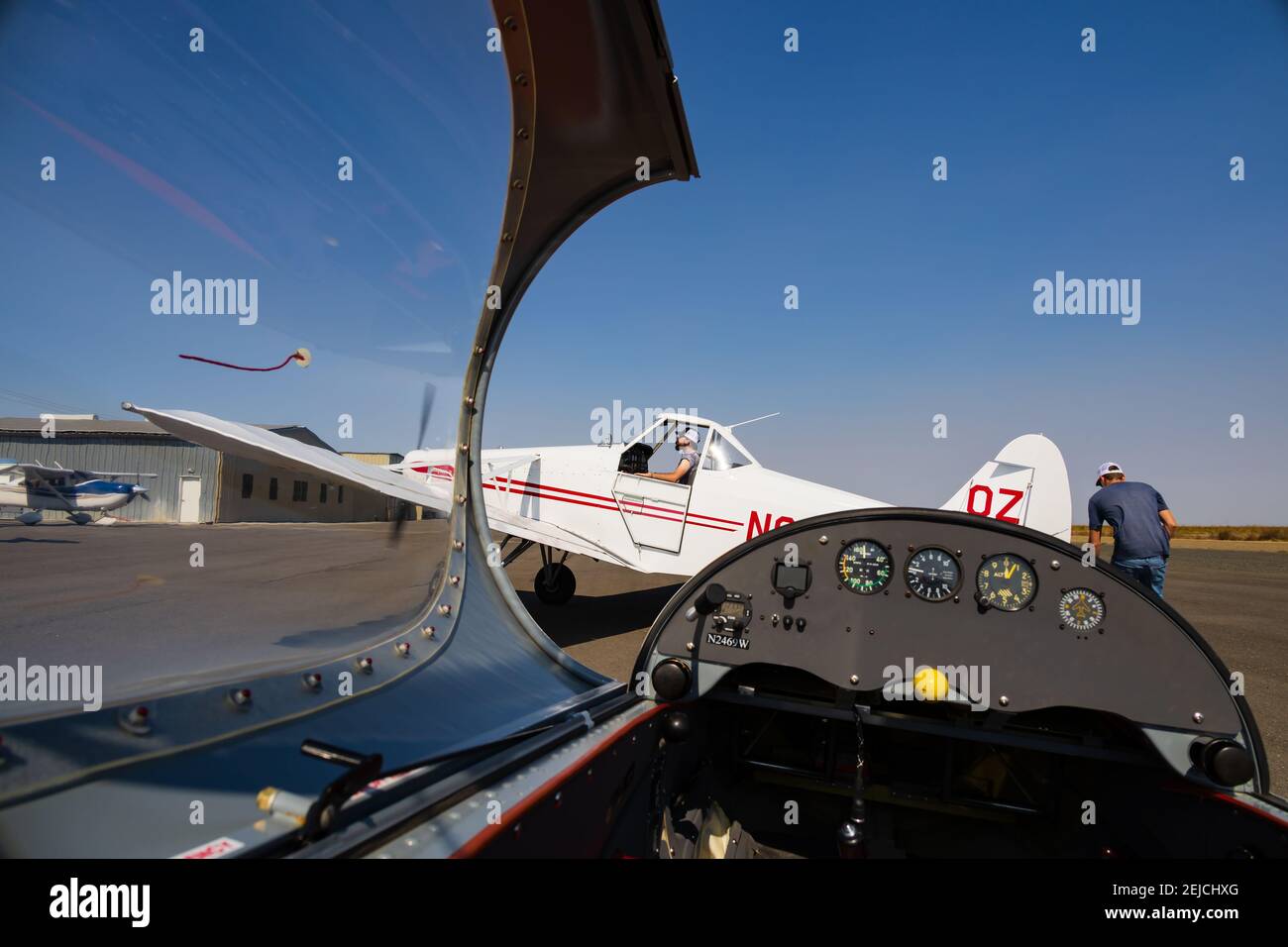 Attaching the tow cable to the Pawnee tug aircraft for aerotow. Schweizer SGS 2-32 glider cockpit and instrument panel at Williams soaring, California Stock Photo